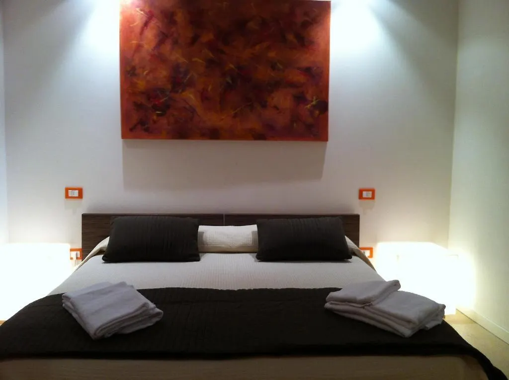 Romeo Design Rooms Verona 2*,